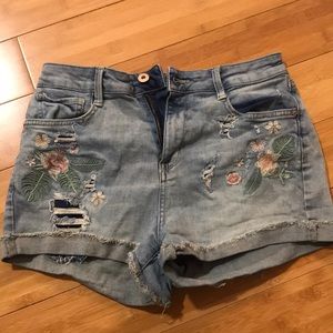 Arizona jeans floral embroidered jean shorts